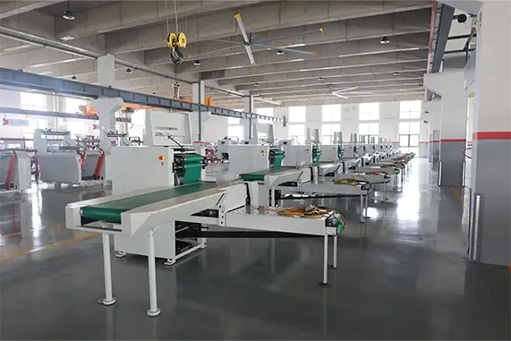 紙袋機組裝車間